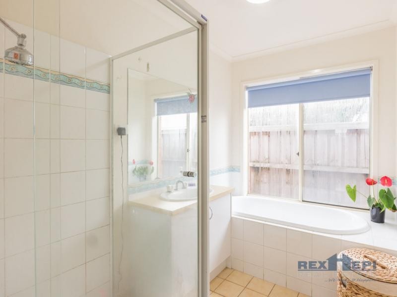 16 St Georges Road, Narre Warren South VIC 3805