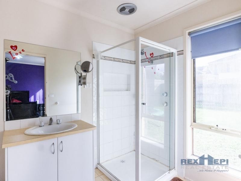 16 St Georges Road, Narre Warren South VIC 3805