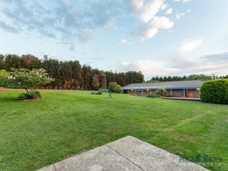 21 Mackellar Close, Narre Warren North VIC 3804