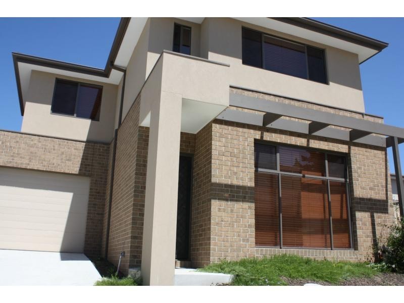 2/10-12 Innes Court, Berwick VIC 3806