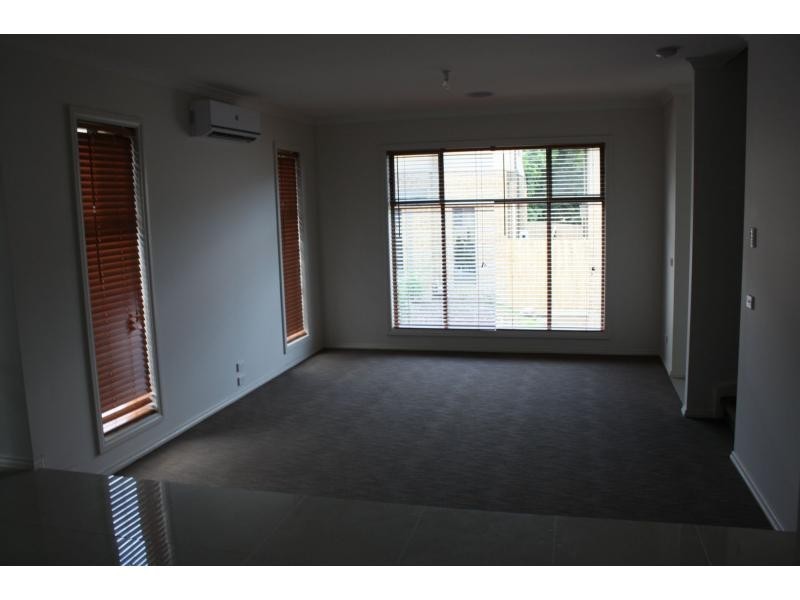 2/10-12 Innes Court, Berwick VIC 3806