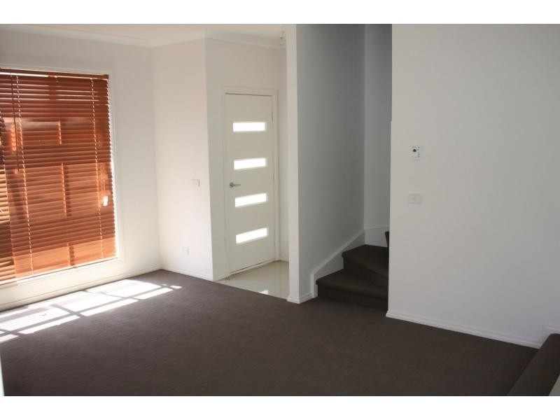 2/10-12 Innes Court, Berwick VIC 3806