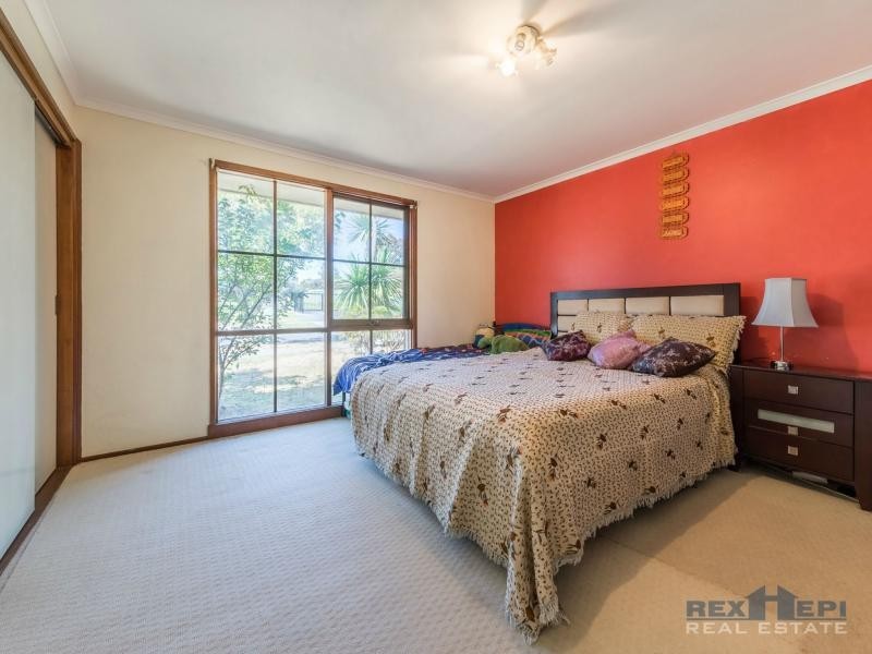 13 Edeys Run, Hampton Park VIC 3976