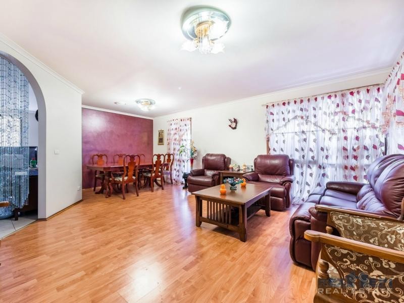 13 Edeys Run, Hampton Park VIC 3976