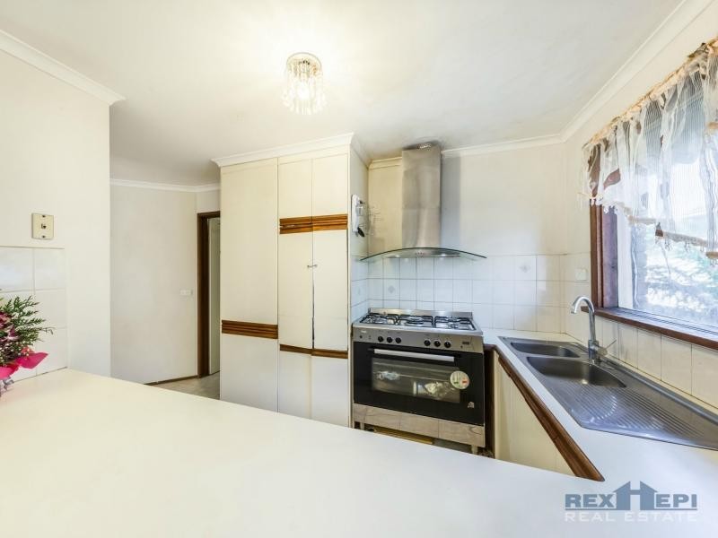 13 Edeys Run, Hampton Park VIC 3976