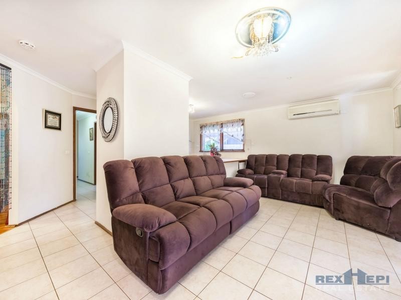13 Edeys Run, Hampton Park VIC 3976