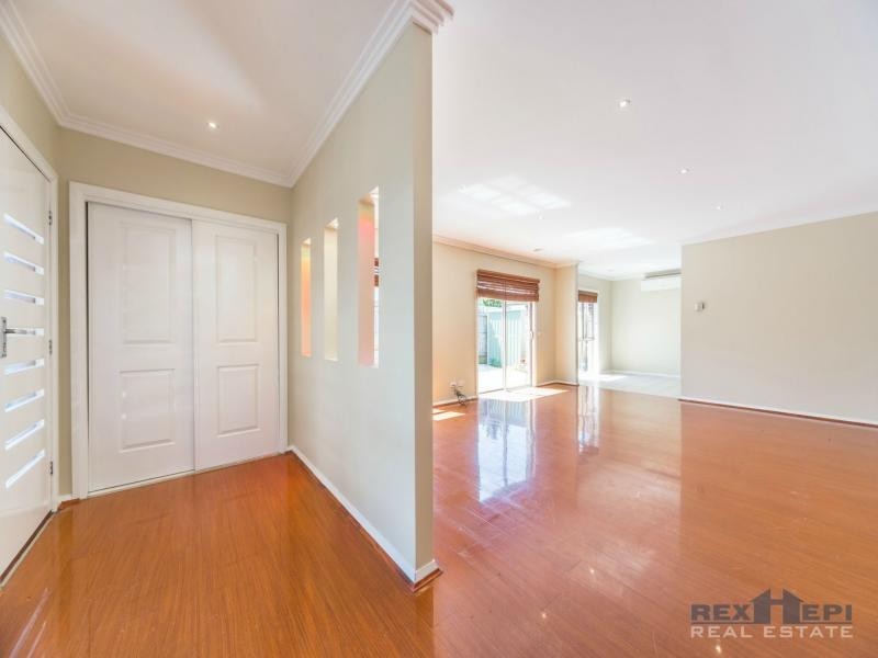 2/6 First Avenue, Dandenong North VIC 3175