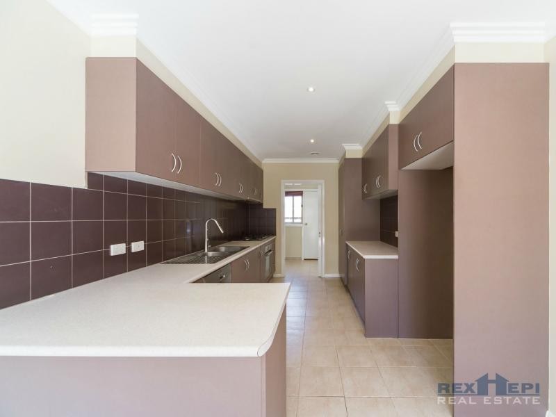 2/6 First Avenue, Dandenong North VIC 3175