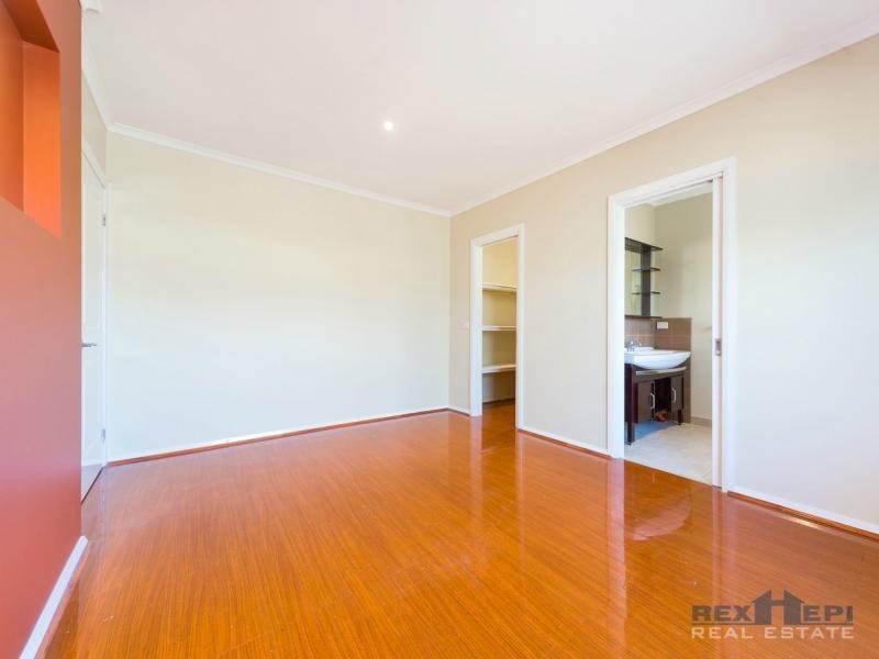 2/6 First Avenue, Dandenong North VIC 3175