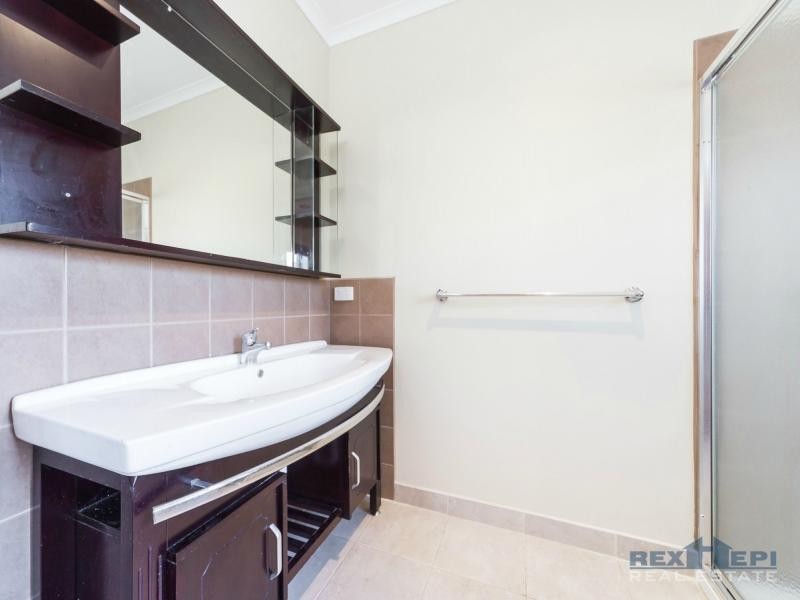 2/6 First Avenue, Dandenong North VIC 3175