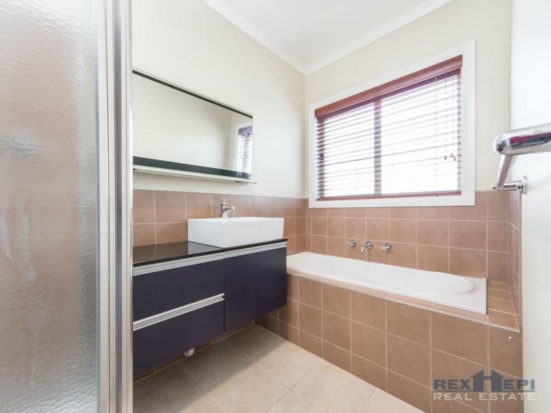 2/6 First Avenue, Dandenong North VIC 3175