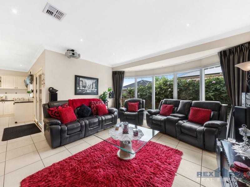 6 April Close, Berwick VIC 3806