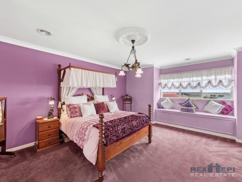 6 April Close, Berwick VIC 3806