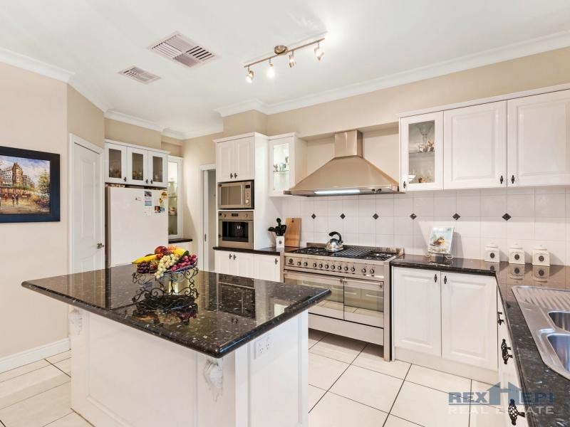 6 April Close, Berwick VIC 3806