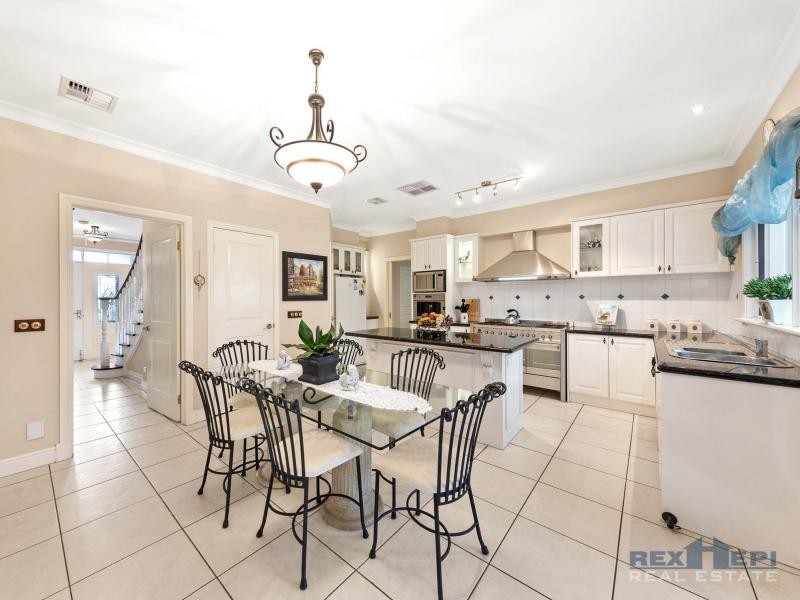 6 April Close, Berwick VIC 3806