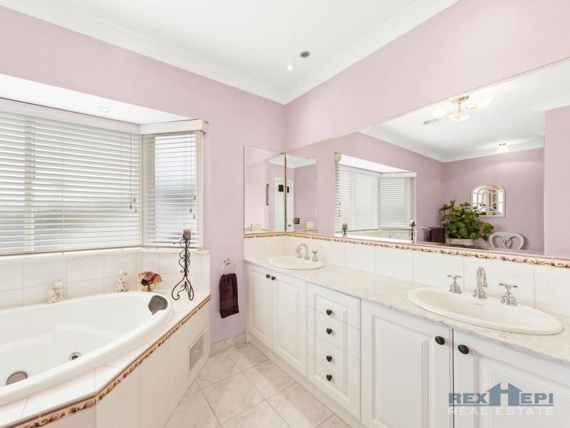 6 April Close, Berwick VIC 3806