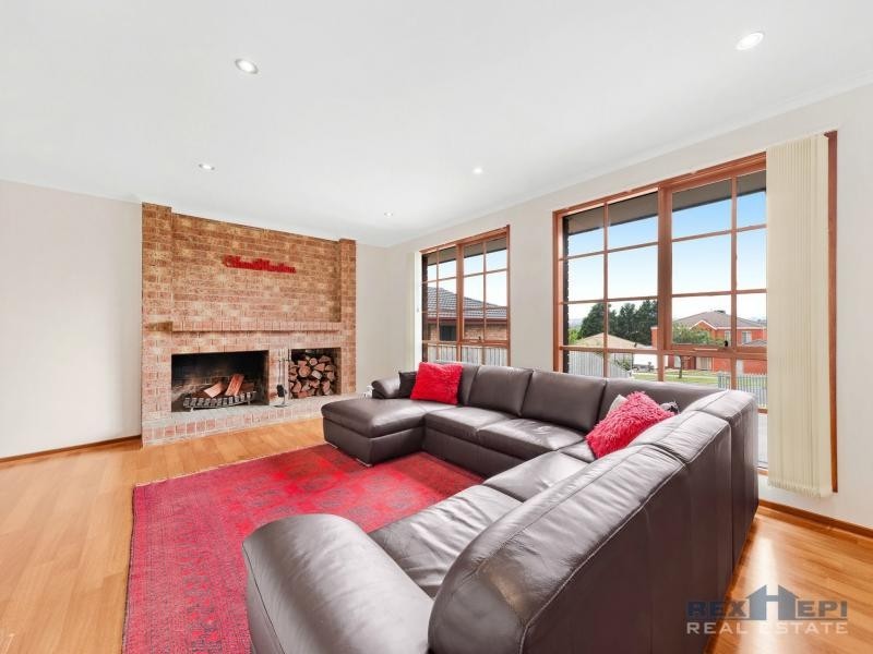 19 Weeden Crescent, Hallam VIC 3803