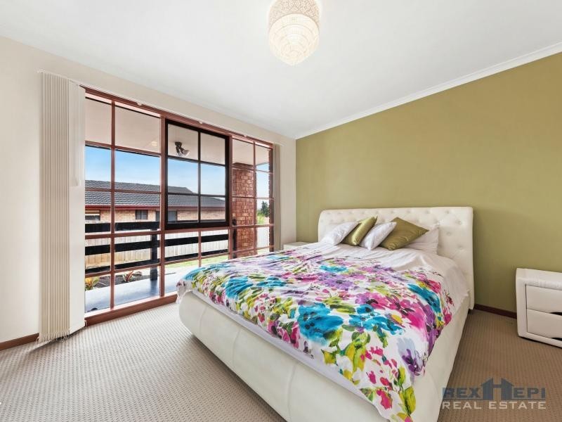 19 Weeden Crescent, Hallam VIC 3803