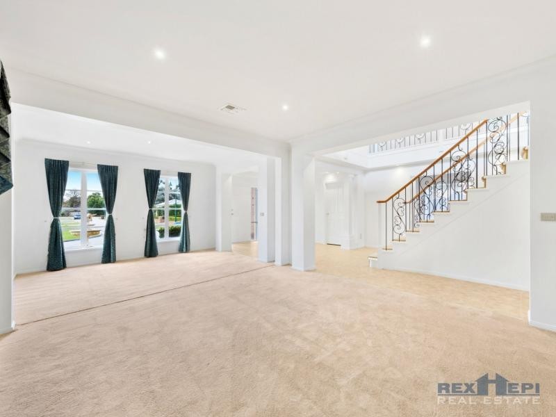 13 Canterbury Close, Narre Warren VIC 3805