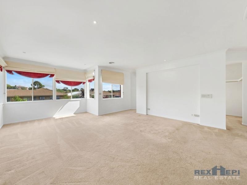 13 Canterbury Close, Narre Warren VIC 3805