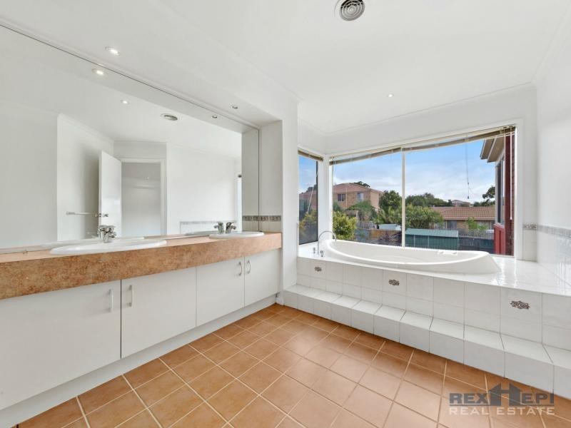 13 Canterbury Close, Narre Warren VIC 3805