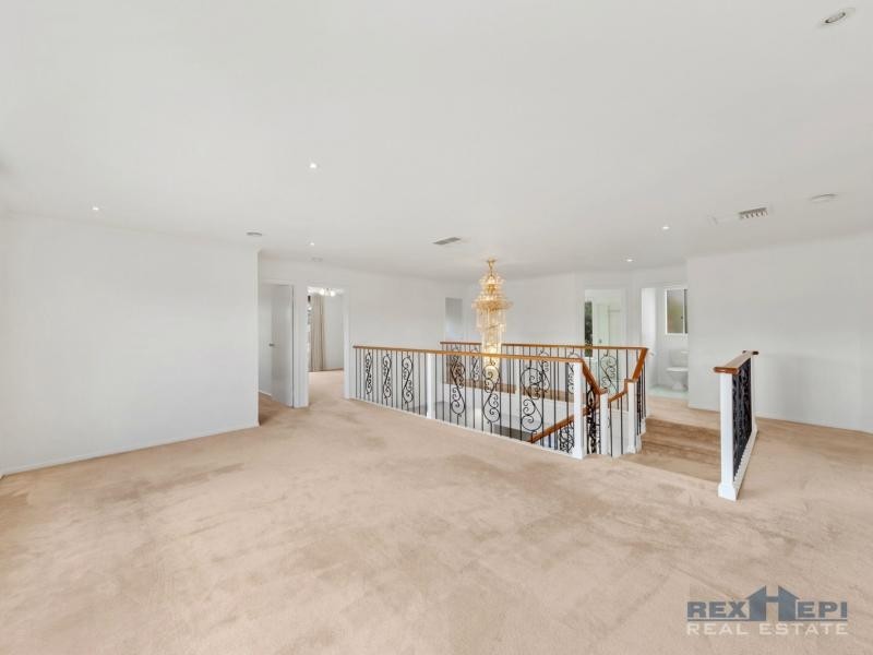 13 Canterbury Close, Narre Warren VIC 3805