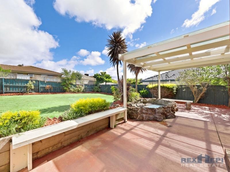 13 Canterbury Close, Narre Warren VIC 3805