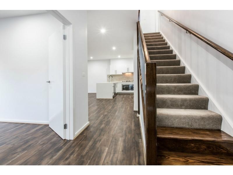 1/2 Harkaway Road, Berwick VIC 3806