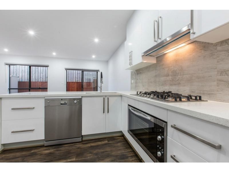 1/2 Harkaway Road, Berwick VIC 3806