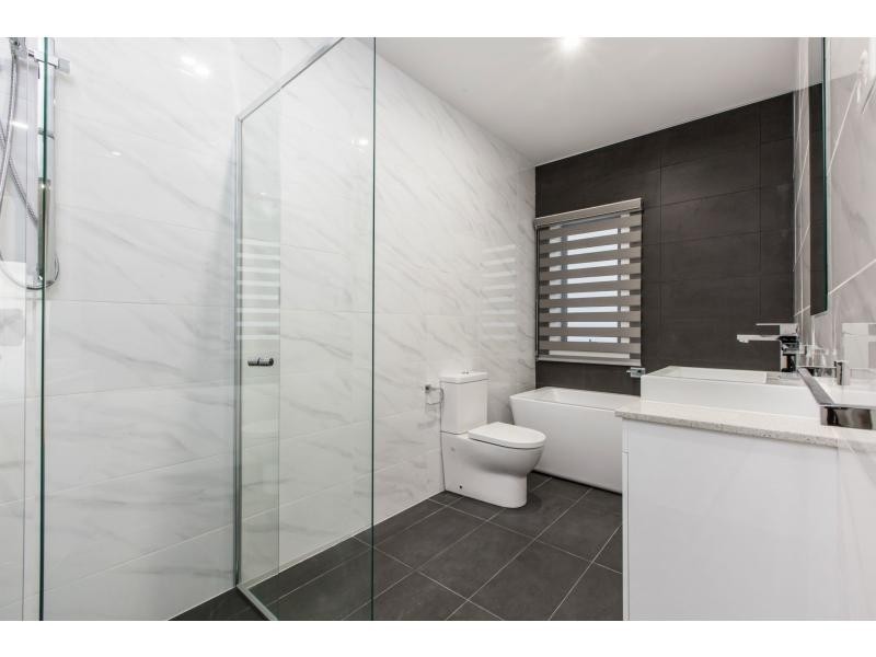 1/2 Harkaway Road, Berwick VIC 3806