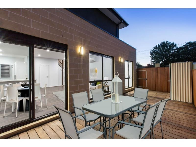 1/2 Harkaway Road, Berwick VIC 3806