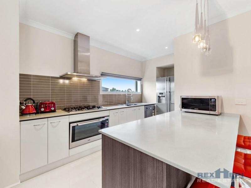 40 Pyrenees Road, Clyde VIC 3978