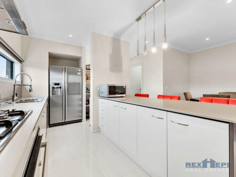 40 Pyrenees Road, Clyde VIC 3978