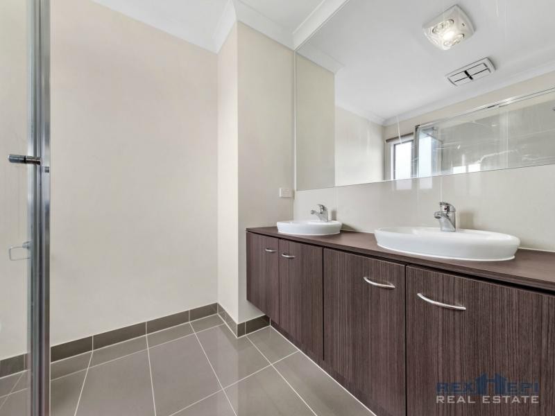 40 Pyrenees Road, Clyde VIC 3978