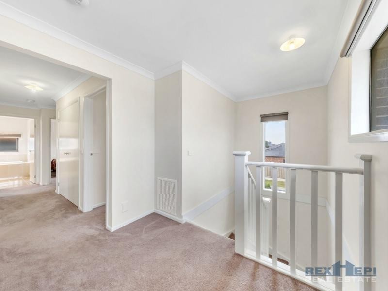 40 Pyrenees Road, Clyde VIC 3978
