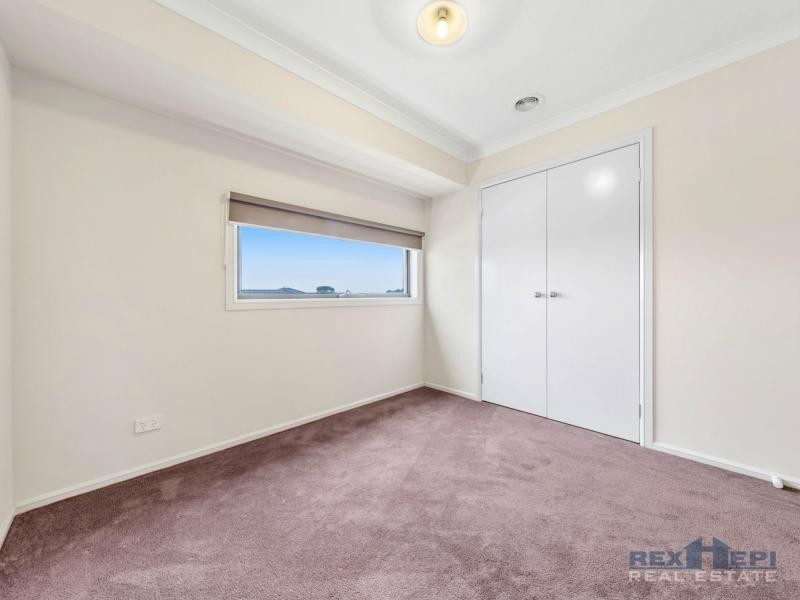 40 Pyrenees Road, Clyde VIC 3978