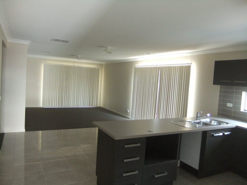 122 Blue Horizons Boulevard, Pakenham VIC 3810