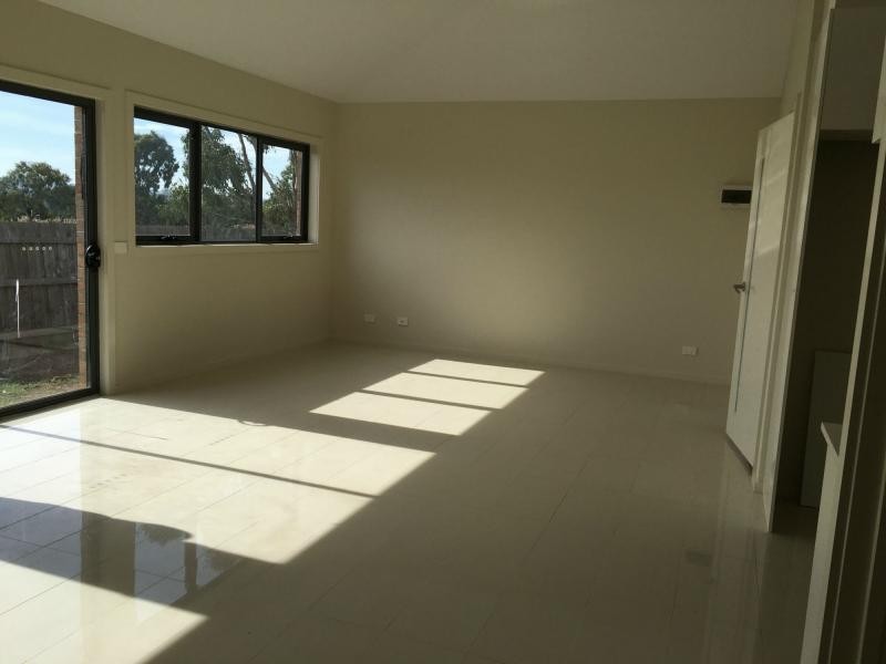 2/23 Blackwood Drive, Hampton Park VIC 3976