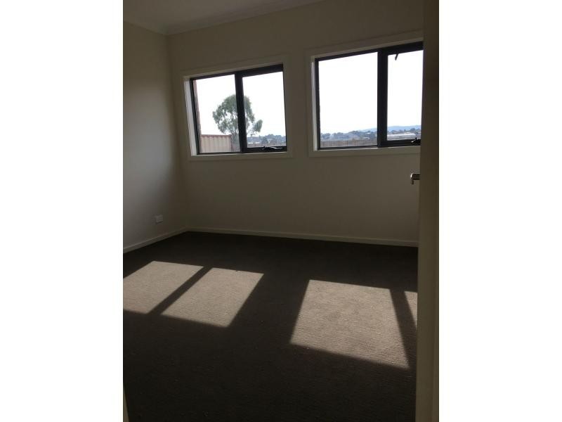 2/23 Blackwood Drive, Hampton Park VIC 3976