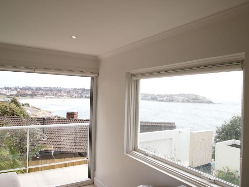 2/58 FLETCHER Street, Tamarama NSW 2026