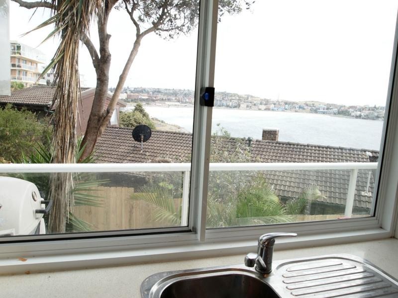 2/58 FLETCHER Street, Tamarama NSW 2026