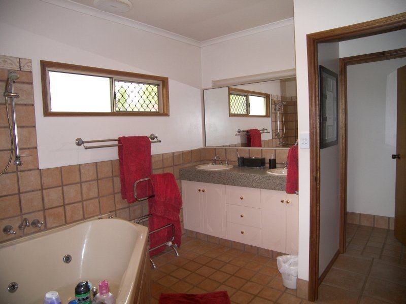 Lake Eacham QLD 4884