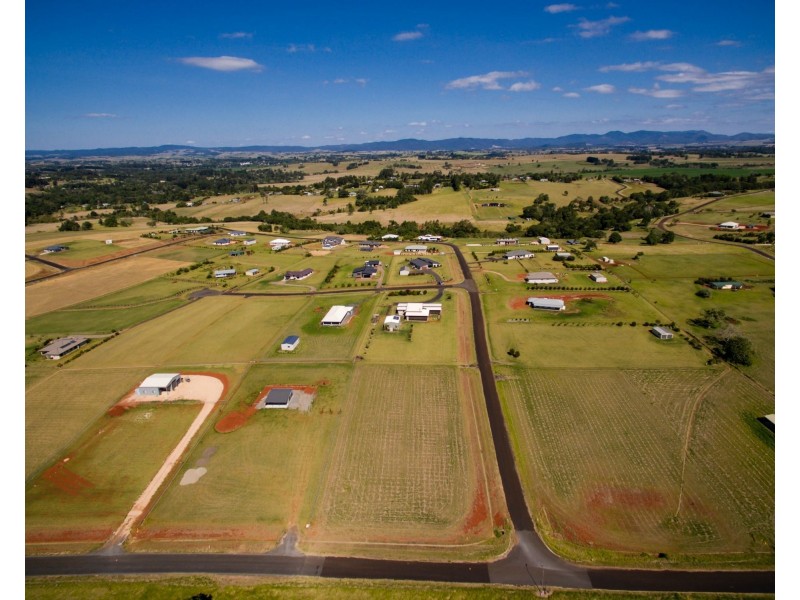 2 Jessica Road, Peeramon QLD 4885