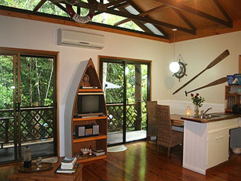 1 Eacham Close, Lake Eacham QLD 4884