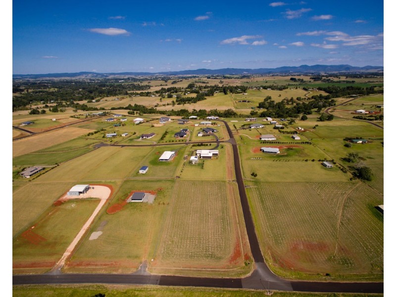48 Angelitia Close St, Peeramon QLD 4885