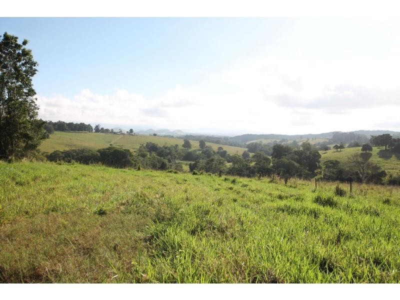 8 McLean Road, Yungaburra QLD 4884