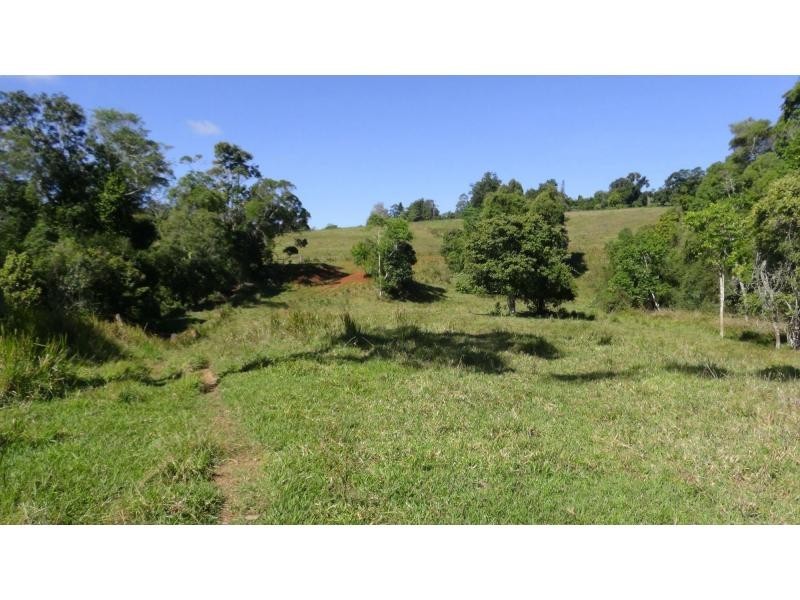 8 McLean Road, Yungaburra QLD 4884