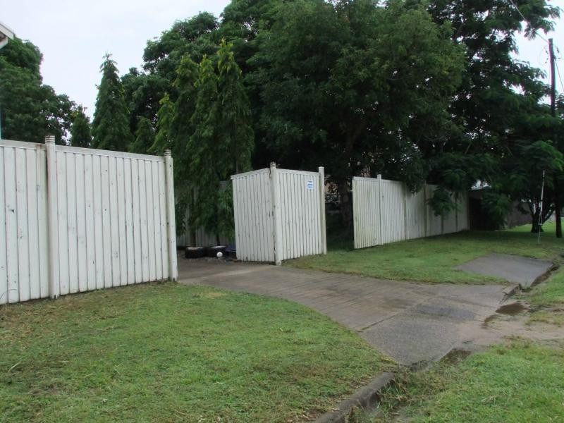 18 Tills Street, Westcourt QLD 4870