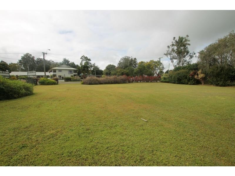 30 Gillies Highway, Yungaburra QLD 4884