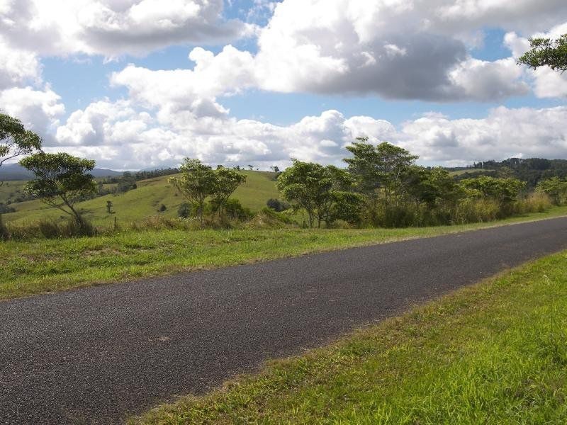 4 Lloyd Road, Yungaburra QLD 4884